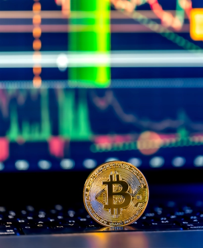 Team von FynexaBit bei der Marktanalyse